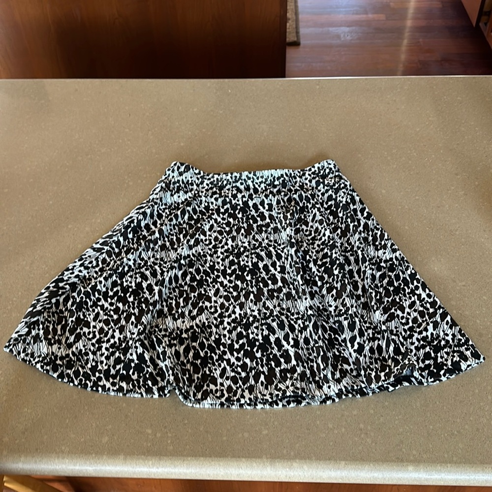 Ann Taylor white, brown and black mini skirt
